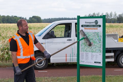 Daarbij doen we er alles aan om ervoor te zorgen dat iedereen zichzelf kan zijn en zich gewaardeerd voelt, waardoor de betrokkenheid en bereidheid van onze collega's naar klanten groot is.