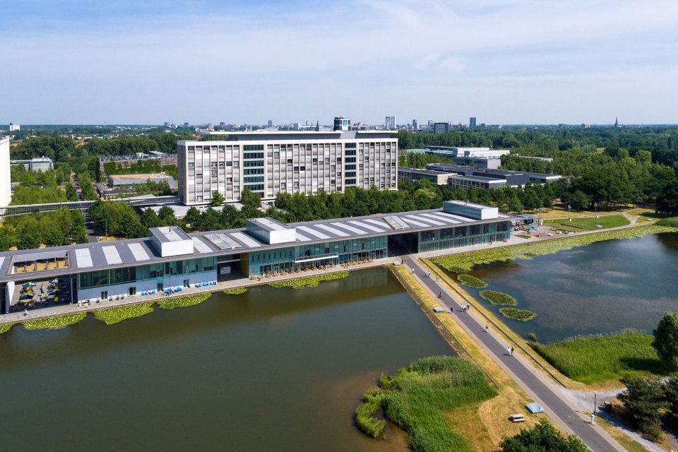 HTCE en Dolmans werken samen aan de ontwikkeling van HTCE vanuit de volgende centrale vraag: Hoe zorgen we er samen voor dat HTCE zich ontwikkelt?