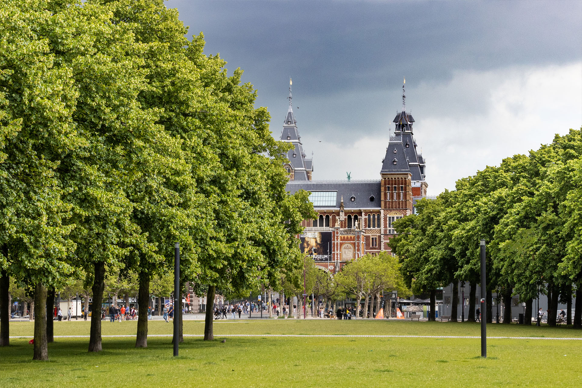 Uit vooronderzoek is gebleken dat zowel het gazon, drainagesysteem, beregeningsysteem en padenstructuur toe waren aan vervanging.