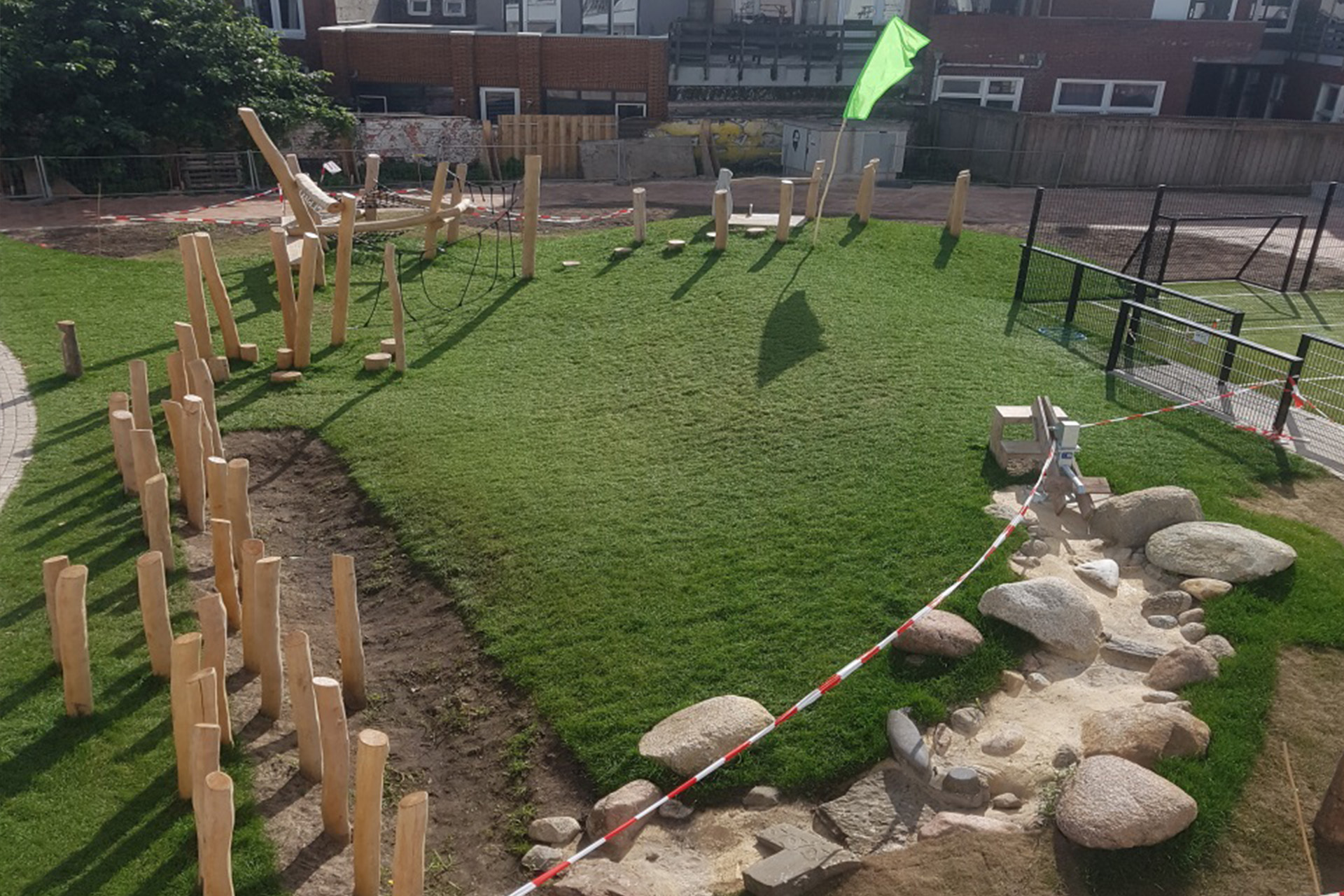 Het creeren van een groene speelplek voor IKC Borman Ebbinge, een school in hartje Groningen.