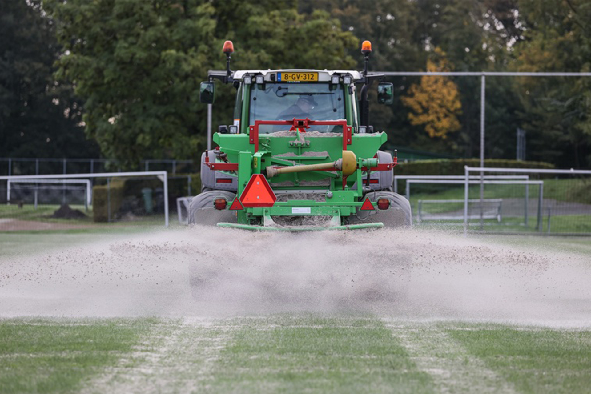 Het hele jaar rond groen, door toepassing van grove dennen en een diversiteit aan vaste planten in dit plangebied.