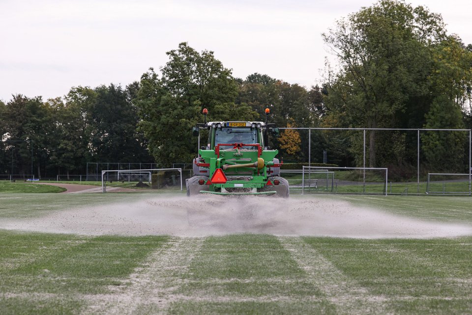 Wij weten hoe je veilige en duurzame sportvelden en voorzieningen realiseert en beheert.