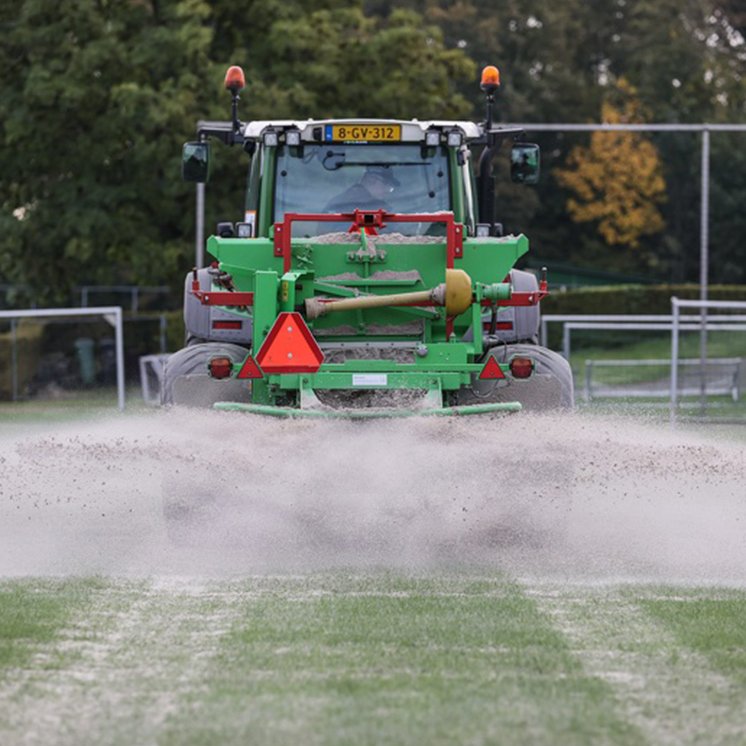 Het project betreft onderhoud van een vijftal sportveldaccommodaties in de Gemeente Stein.