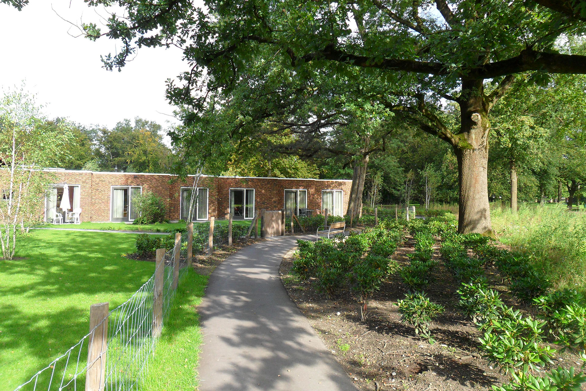 Deze locatie biedt een thuis aan bewoners die lijden aan een vorm van dementie. Zij kunnen hier zichzelf zijn en hun eigen manier van leven voortzetten.