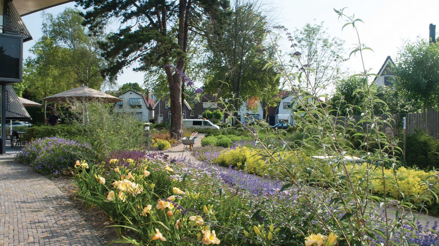 Een omvangrijk project met 3.935 m2 aangelegde verharding en 5.363 m2 aan nieuwe plantvakken.